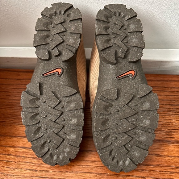 Nike women’s hiking boots 8.5 - Picture 2 of 3